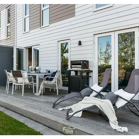 The Coastal Greeting Comfortable